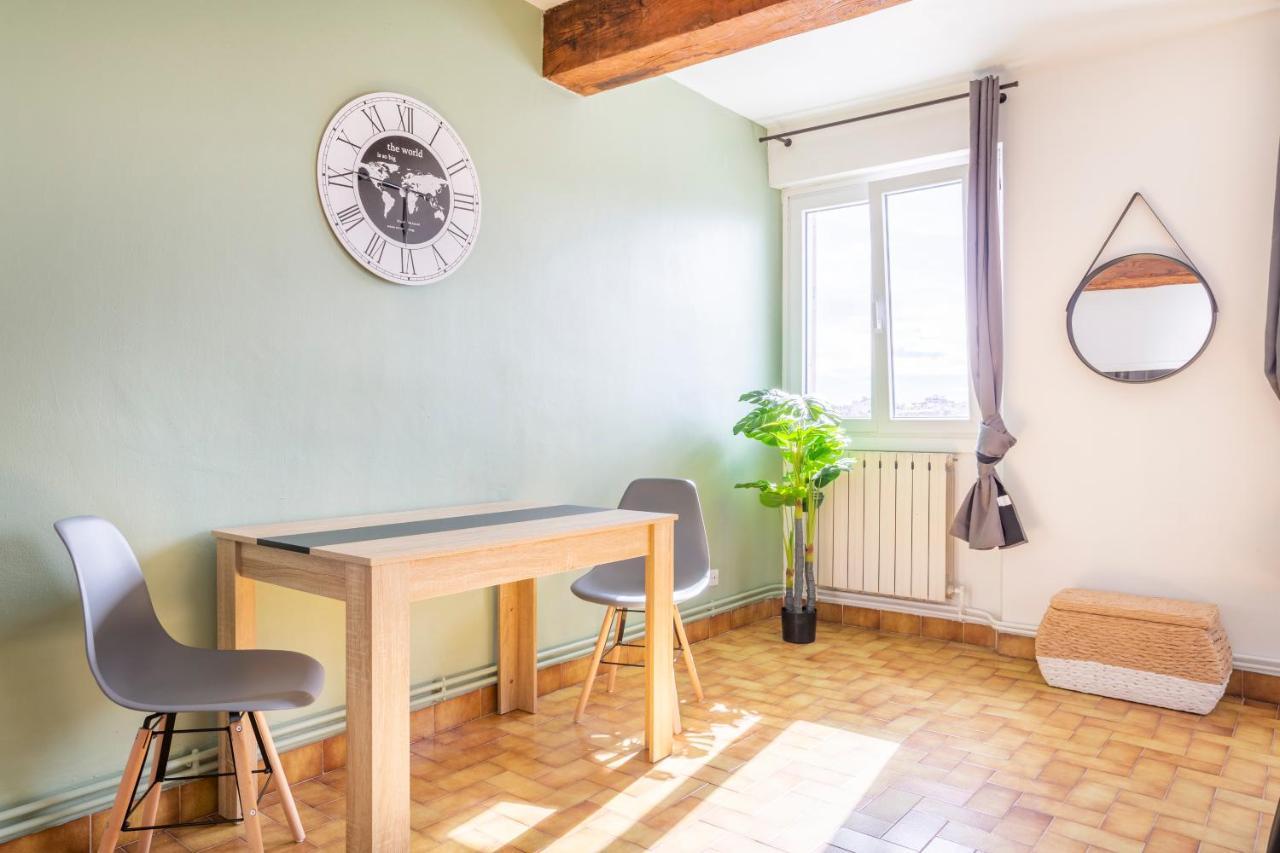 Hostel Ambassade Bretonne Vieux-Port マルセイユ エクステリア 写真